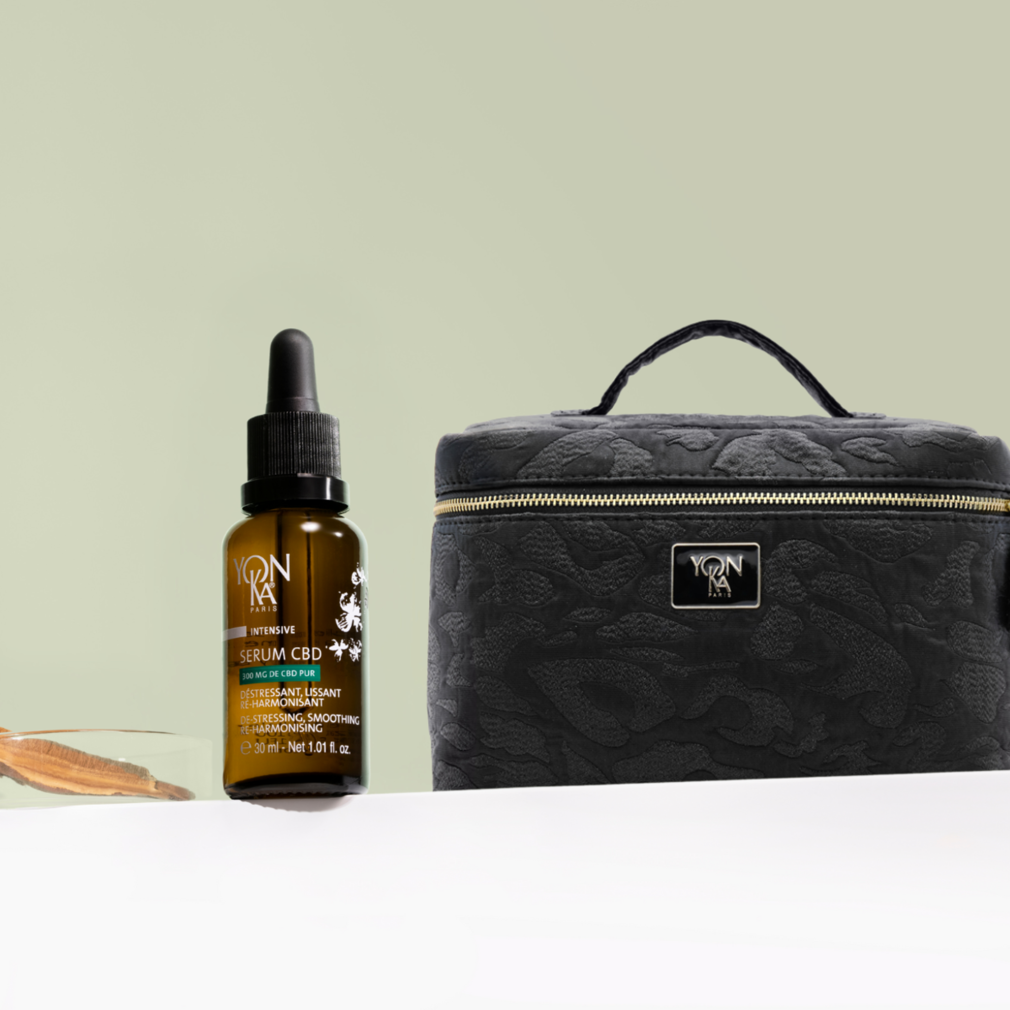 Serum CBD with a stunning Black Vanity Bag